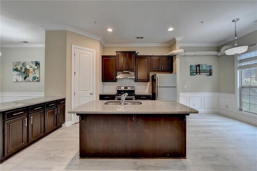 Building Photo - 2405 Tenor Ln