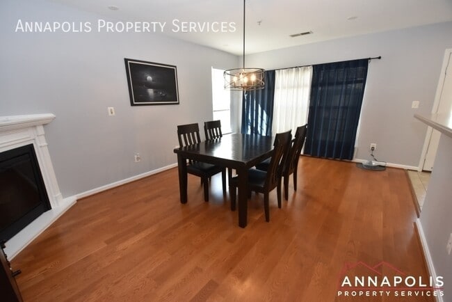 Building Photo - 2140 Hideaway Ct
