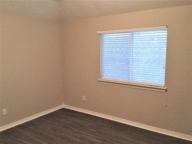 Building Photo - 2213 Perkins Crossing Dr