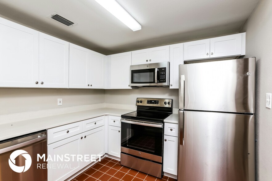 Building Photo - 6234 Balboa Dr