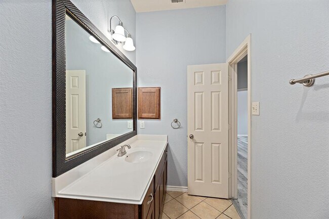 Building Photo - 11617 Glen Knoll Dr