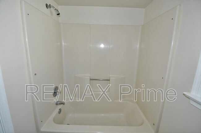 Building Photo - 1128 Hazel Ave