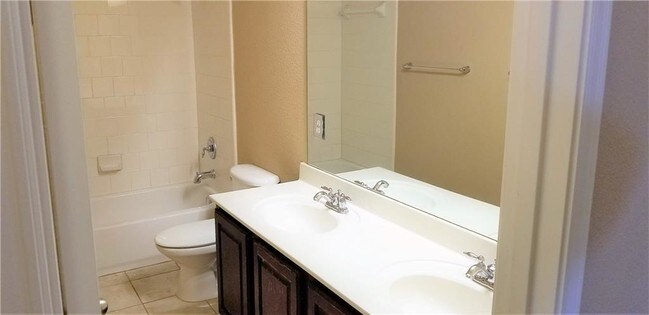 Building Photo - 15537 Gatehouse Dr