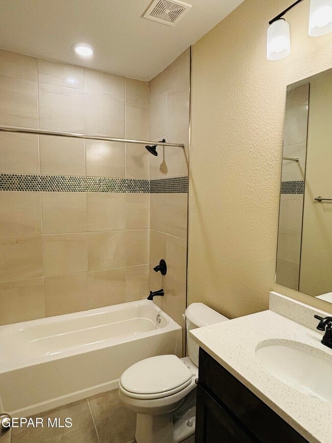 Building Photo - 545 Osier Dr