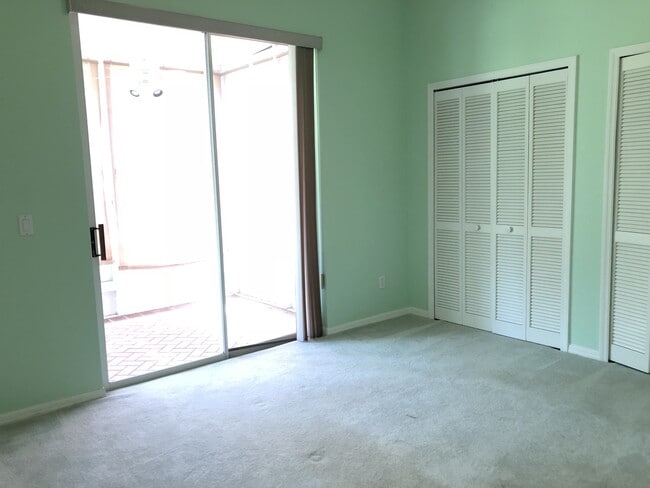 Building Photo - Beautiful Home with Water View in Eastwood!