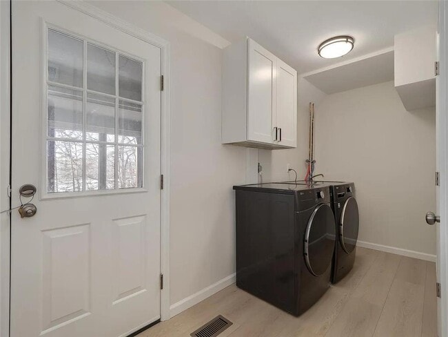 Building Photo - 7783 Kingsview Ln N