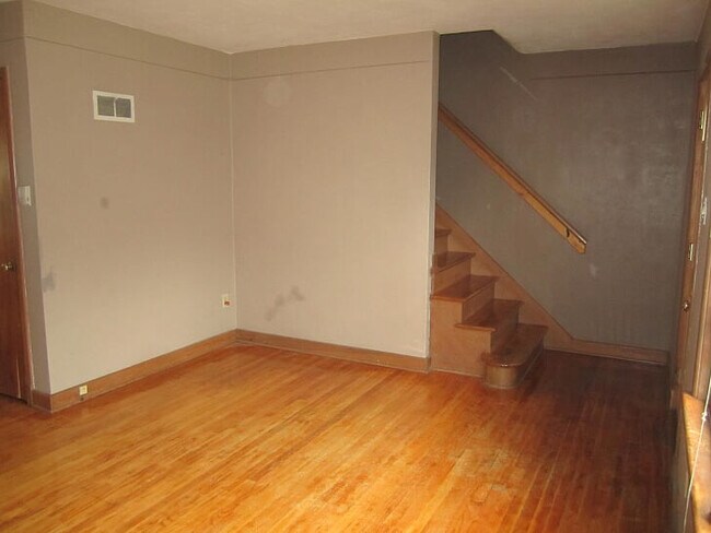 Building Photo - 2407 Knapp St