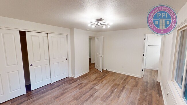 Building Photo - Lake Oswego Gem!!!  Single Level Ranch - Newly Updated