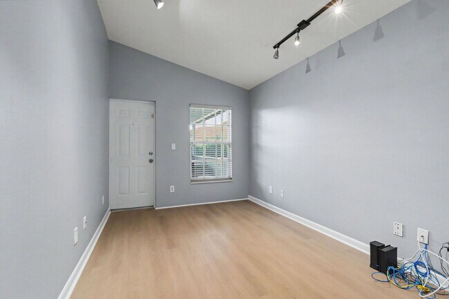 Building Photo - 6600 Gentle Ben Cir