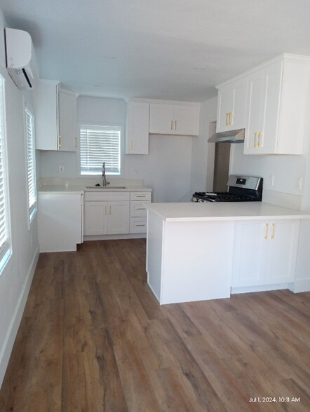 Building Photo - 10904 Lillian Ln