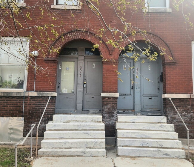 Building Photo - "Charming 1-Bed Oasis in Vibrant St. Louis - Your Urban Retreat Awaits!"