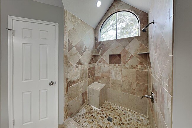 Building Photo - 9903 Jockey Club Dr