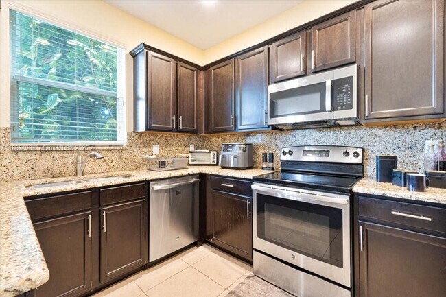 Building Photo - 12442 Emerald Creek Ct