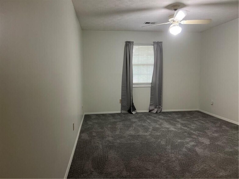 Building Photo - 1648 Raleigh Cir