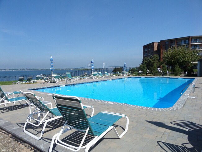 Building Photo - 1315 Capella S