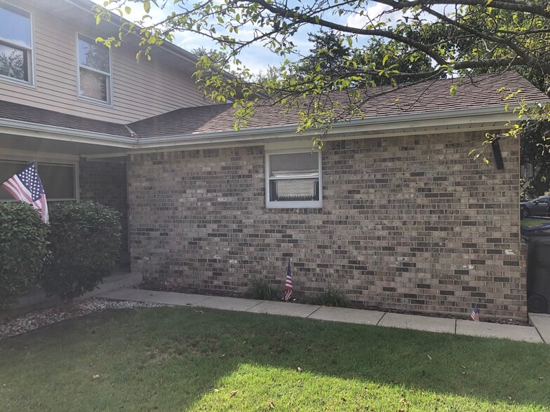 Building Photo - 117 Kilps Ct W
