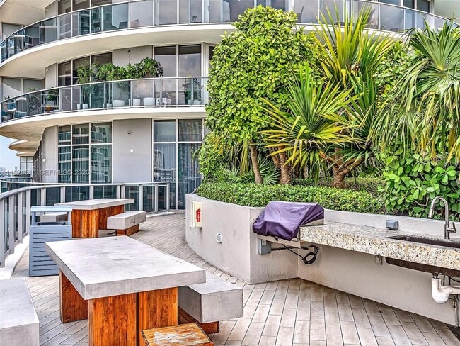 Building Photo - 488 NE 18th St