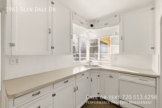 Building Photo - 1961 Glen Dale Dr