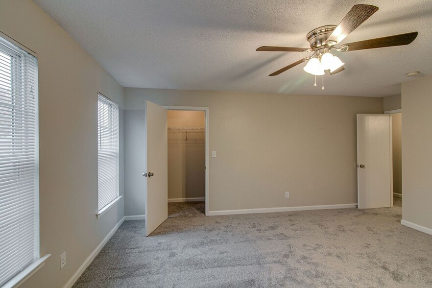 Building Photo - 1244 Parkway Pl