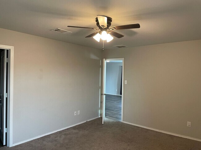 Building Photo - AVAILABLE IN BULVERDE!  In Hidden Trails S...