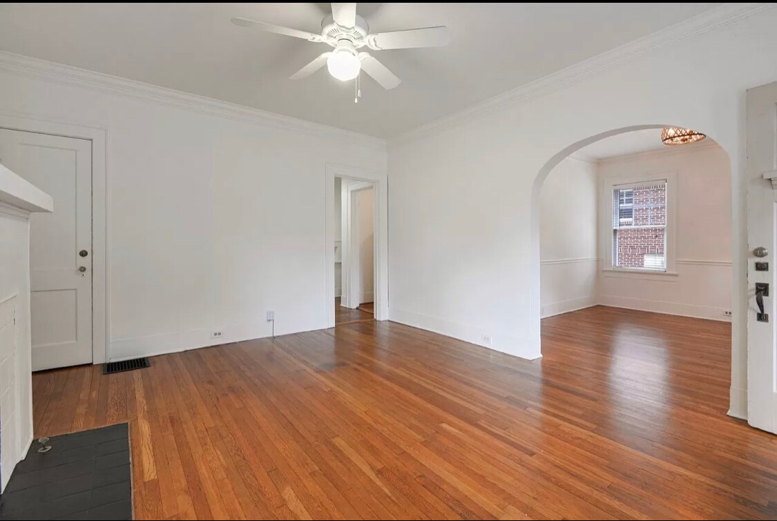 LR/DR - 466 Burlington Rd NE