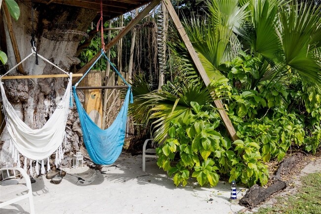 Building Photo - 750 NE 120th St