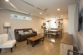 Building Photo - Beautifully Furnished or Unfurnished 2BR 2...