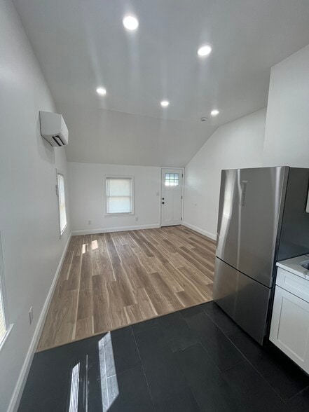 Family Room - 210 E Lakewood St