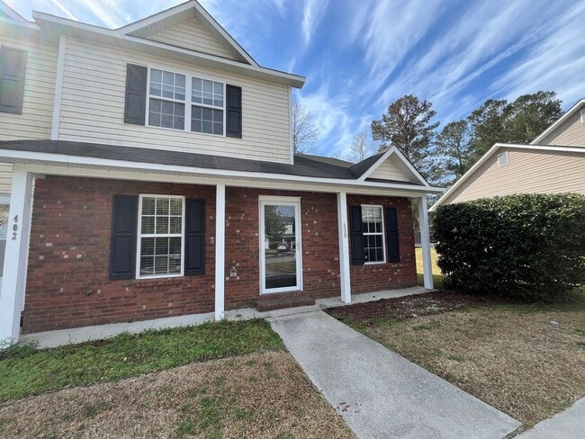 Building Photo - End Unit Townhouse, 3 Bed, 3 Bath