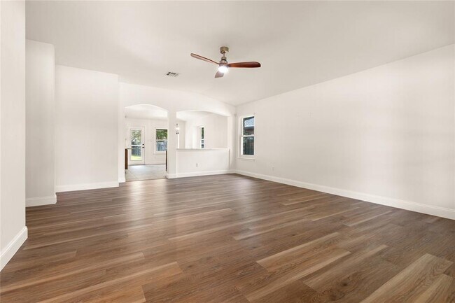 Building Photo - 2652 Bradley Ln