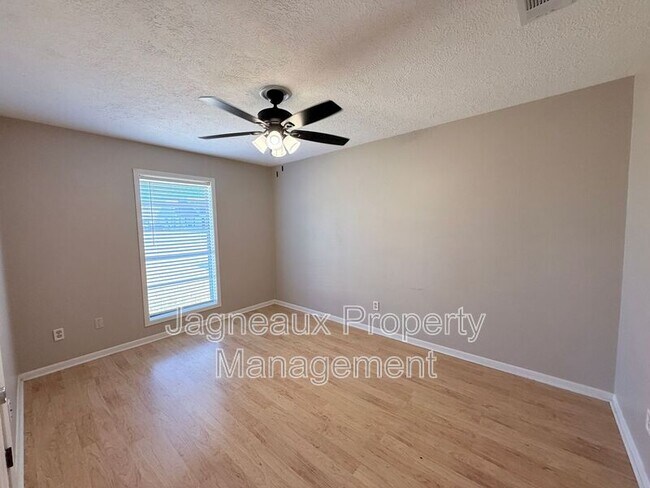 Building Photo - 2528 St Joseph St