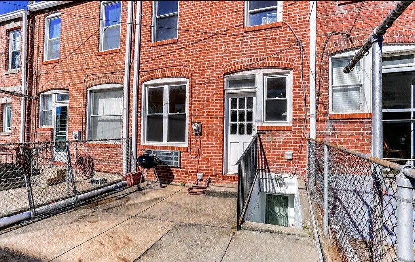 Building Photo - 729 Oldham St