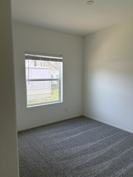 Building Photo - 2000 E Frontier Ave