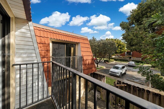 Building Photo - 713 NW 99th Cir