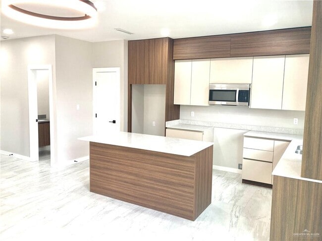 Building Photo - 40 Corales St