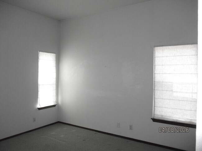 Building Photo - 10409 Camino Del Oso NE