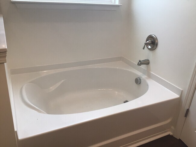 Building Photo - 137 Caledonia Dr