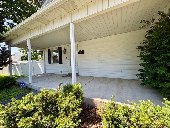 Building Photo - 4 Bedroom 2 Bathroom in Harrisburg!
