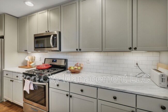 Building Photo - 504 S Milton Ave