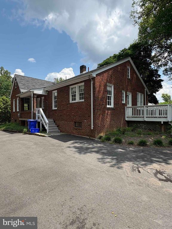 Building Photo - 4610 Strathmore Ave