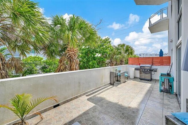 Building Photo - 7728 Collins Ave
