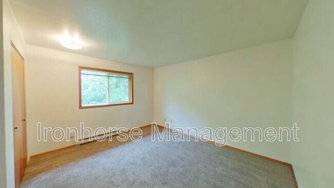 Building Photo - 519 S 15th Ave