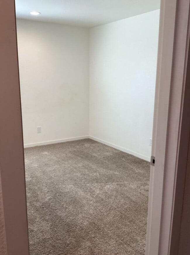 Building Photo - 818 S 4575 W