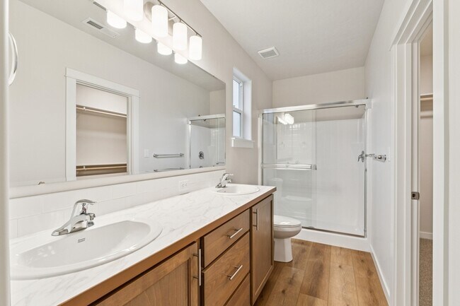 Building Photo - 2046 E Cave Falls St