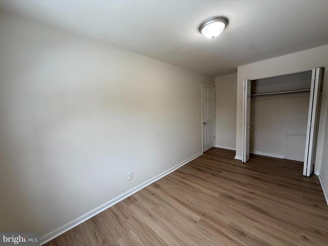 Building Photo - 405 Olde Greenwich Cir