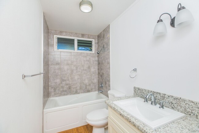 Building Photo - 98-858 Iho Place Unit #B