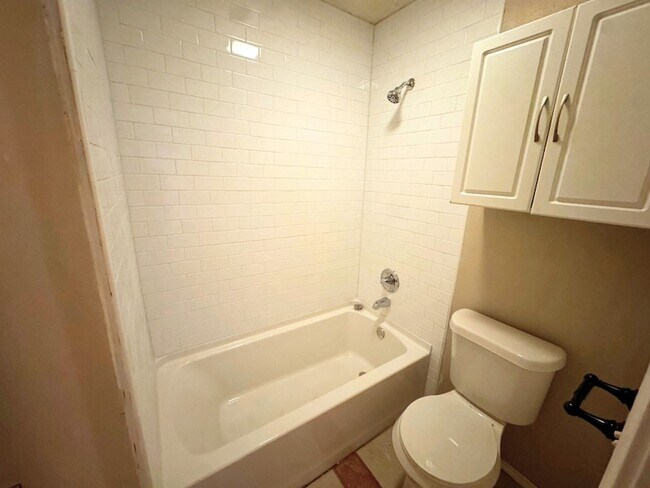 Building Photo - 200 Cedar Ln