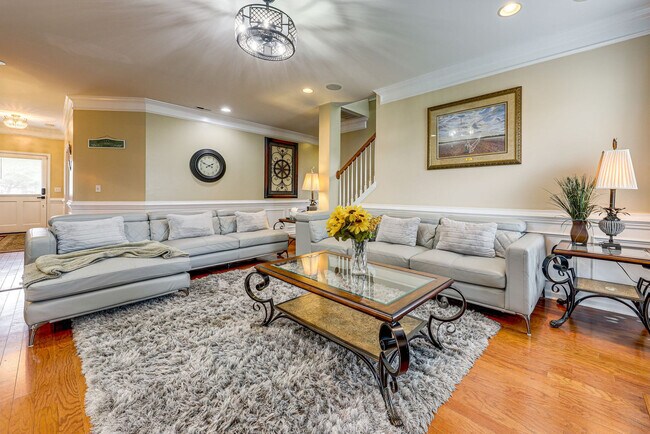 Building Photo - 5115 Oriole Ct
