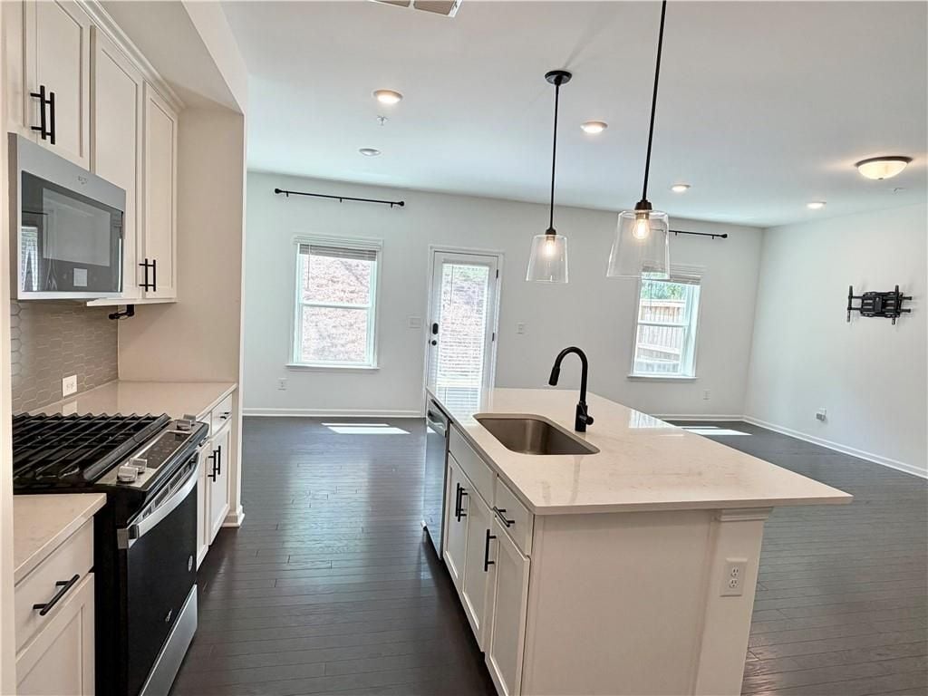 Building Photo - 716 Vallin St