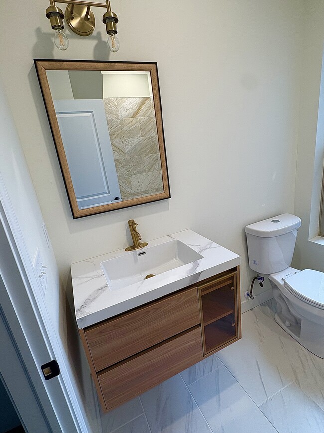 Building Photo - 412 St Clair Ave